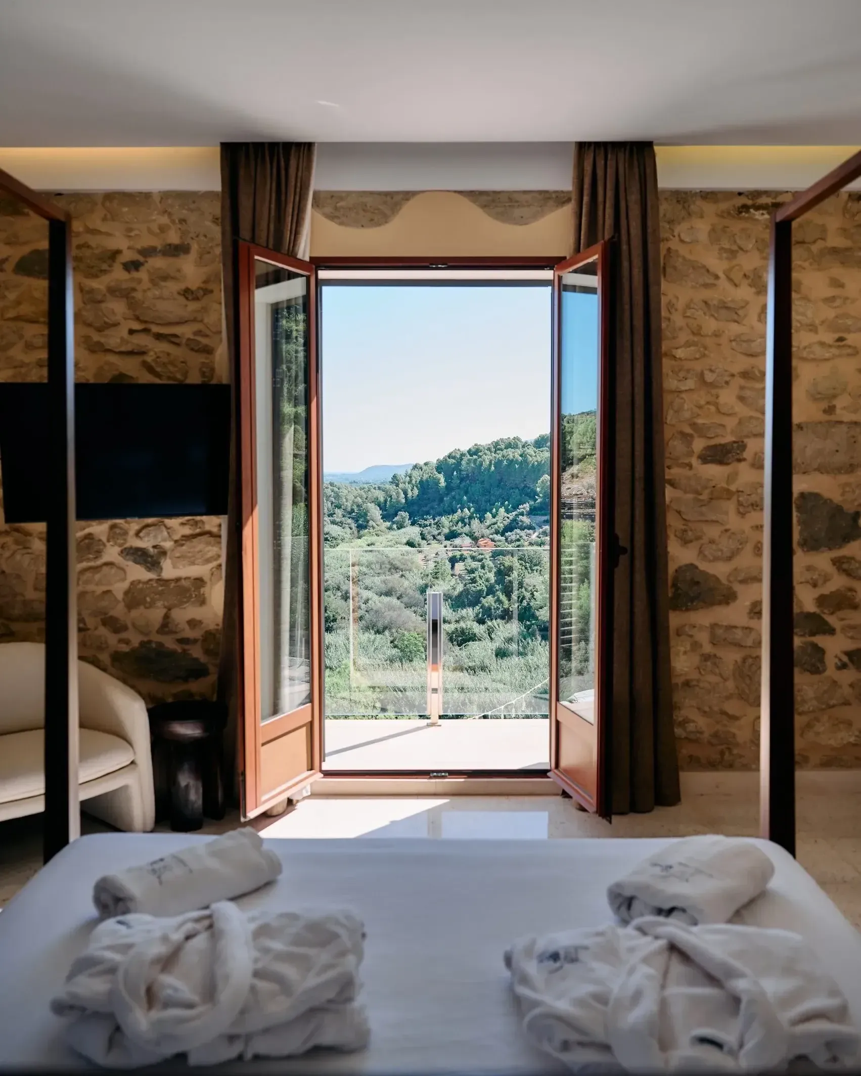 A room at Denia opening onto the valley