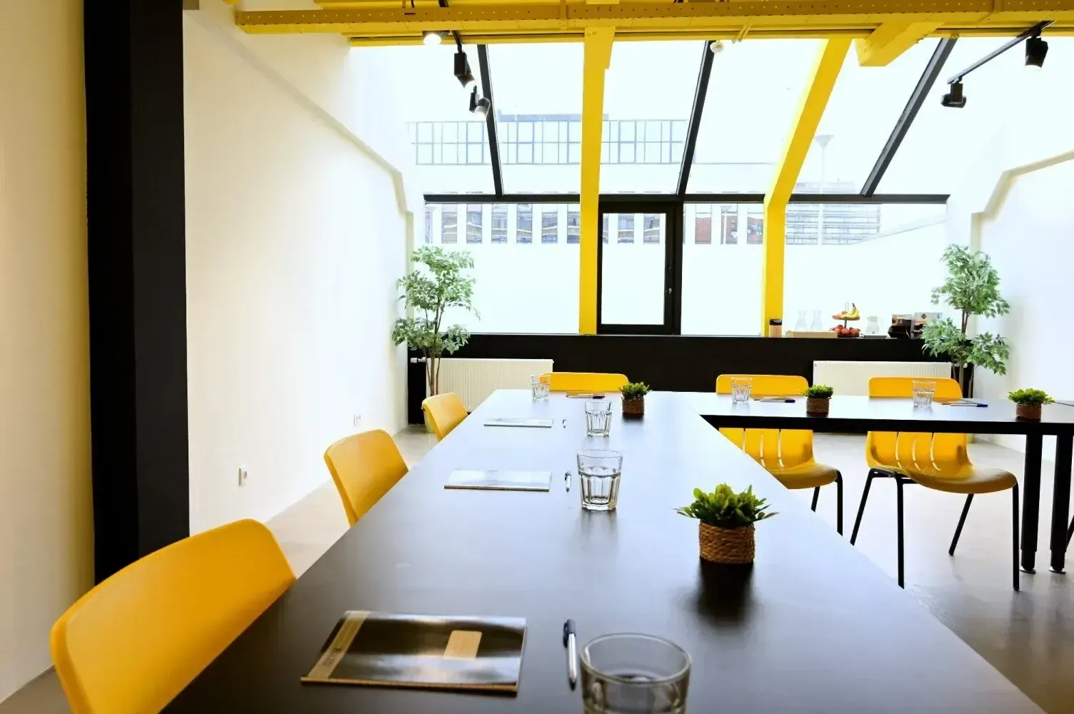 The bright co-working space of the Learning Hotel